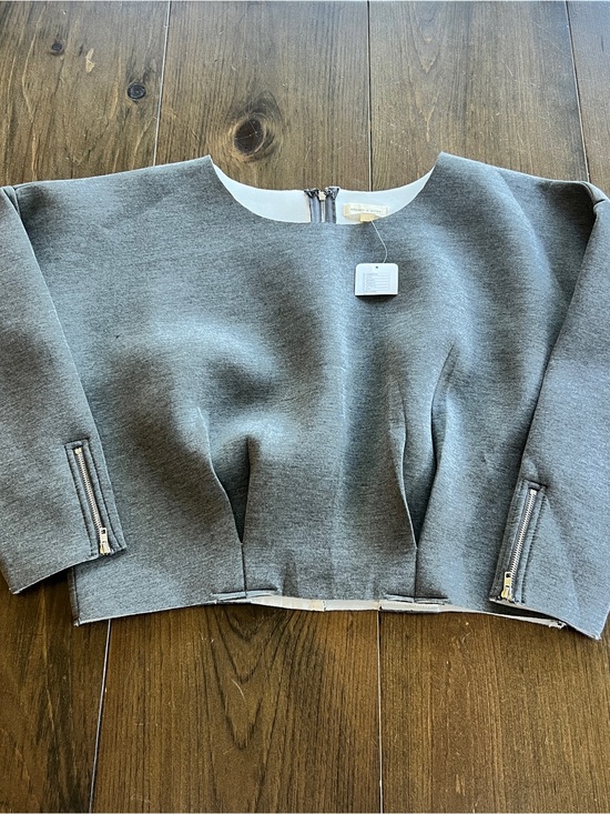 silence + noise Tops - Silence + Noise by Urban Outditters Gray Cropped Top with Zipper Cuffs-xs